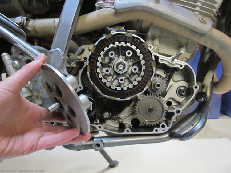 Photo 11 of Replacing a DRZ250 Clutch Pack